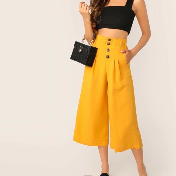 NWOT Thick strap rib- knit crop top - Picture 5 of 5